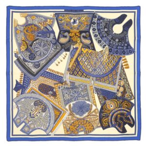 エルメス HERMES スカーフ カレ90 CARRE シルク バニラ×ブルーロイヤル×ゴールド 【TAPIS DE SELLE/タピ ドゥ セル】 【中古】
