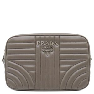 プラダ PRADA ショルダーバッグ ダイアグラム クロスバック レザー グレー シルバー金具 チェーンショルダー グレージュ 1BH083 【保存袋】 【中古】