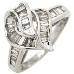 リング 指輪 ダイヤ 1.0ct ホワイトゴールド K18WG Au750 18K 18金 バイパスデザイン テーパーバゲットカット 14号 【中古】中古品