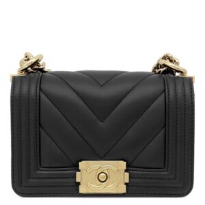 シャネル CHANEL ショルダーバッグ ミニ ボーイシャネル ラムスキン ブラック ゴールド金具 シェブロン Vステッチ ランダムシリアル 【箱】 【中古】中古美品