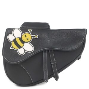 クリスチャン・ディオール Christian Dior ボディバッグ KAWS BEE サドルバッグ レザー ブラック シルバー金具 黒 ハチ カウズ コラボ 【保存袋】 【中古】