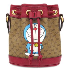 グッチ GUCCI ショルダーバッグ ドラえもん コラボ ミニバケット GGスプリームキャンバス レザー ブラウン×レッド ゴールド金具 茶 赤 巾着バッグ 647801 【中古】中古美品