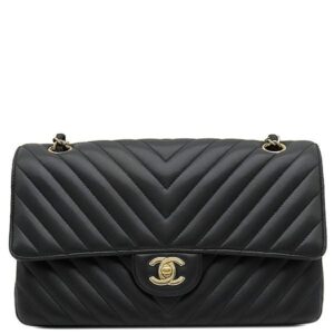 シャネル CHANEL ショルダーバッグ マトラッセ 25 シェブロン ラムスキン ブラック ゴールド金具 黒 ダブルフラップ Vステッチ 25****** 【箱】 【中古】