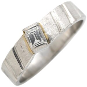 リング 指輪 ダイヤ プラチナシルバー 0.10ct プラチナム Pt900 バゲットカット 1石 1粒艶消し マット加工 ミニサイズ ピンキーリング 7号 【中古】中古品