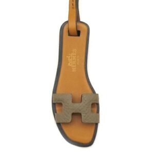 エルメス HERMES バッグチャーム オラン ナノ ヴォーエプソン ヴォーバトラー ヴァッシュハンター エトゥープ×ナチュラルサブレ サンダル型 【中古】