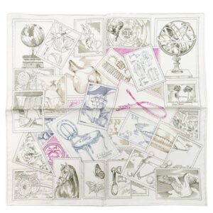 エルメス HERMES スカーフ カレ45 シルク ホワイト×フューシャ×カーキ 新品 未使用 【LE PHILATELISTE DU FAUBOURG/フォーブルの切手愛好家】 【箱】 【中古】