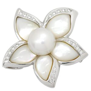 タサキ TASAKI ブローチ 白蝶パール ダイヤ フラワーモチーフ パールホワイト×ホワイトゴールドゴールド TASAKI 真珠 Au750 18K ペンダントトップ 2WAY 【中古】中古美品